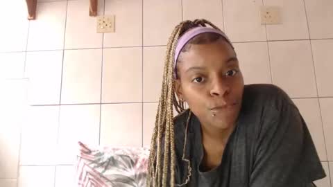 Snapshot of bluedi622952 chatting on March 11, 7:57 am Tee online show from March 11, 7:57 am
