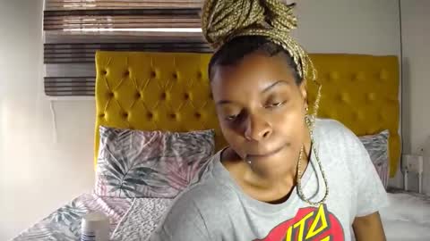 Snapshot of bluedi622952 chatting on February 24, 4:36 am Tee online show from February 24, 4:36 am