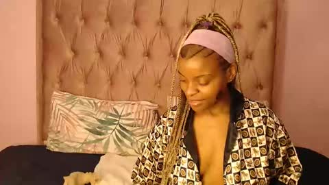 Snapshot of bluedi622952 chatting on March 10, 5:43 am Tee online show from March 10, 5:43 am