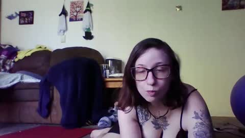 Blueeyedbeauty online show from June 4, 8:35 pm