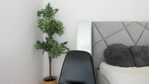 blueeyeslexxxy online show from April 18, 7:55 am