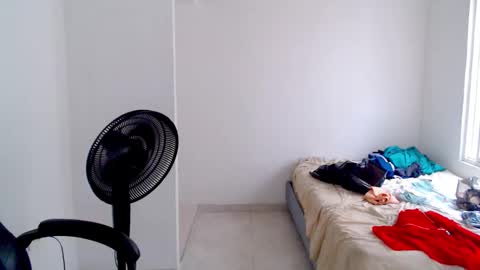  Hey guysI am BrendaWelcome my room online show from December 21, 9:30 pm