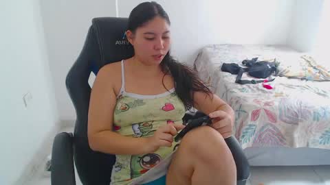  Hey guysI am BrendaWelcome my room online show from April 18, 7:18 pm