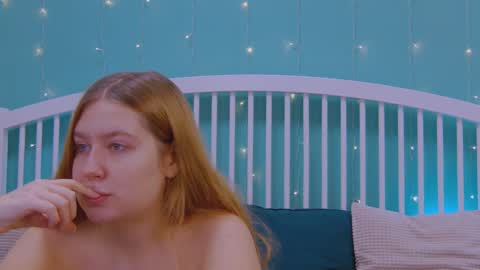 Ellie3 online show from December 18, 10:08 am