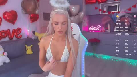 Snapshot of blush_mikki chatting on February 15, 10:00 am Mikki chan online show from February 15, 10:00 am