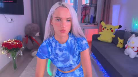 Snapshot of blush_mikki chatting on March 7, 8:13 am Mikki chan online show from March 7, 8:13 am