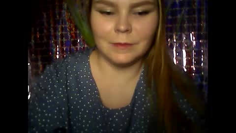 Snapshot of blushing_star chatting on February 17, 6:17 pm blushing_star online show from February 17, 6:17 pm