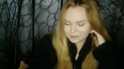 Snapshot of blushing_star chatting on October 12, 6:05 am blushing_star online show from October 12, 6:05 am