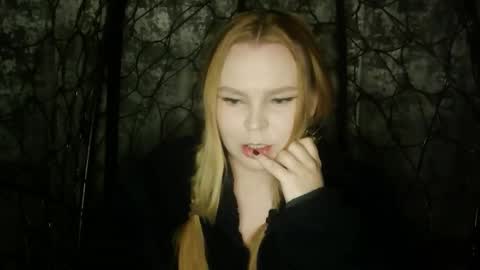 Snapshot of blushing_star chatting on October 9, 4:44 pm blushing_star online show from October 9, 4:44 pm