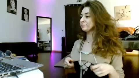 Snapshot of bombshellbaeby chatting on October 14, 7:00 am BombshellBaeby online show from October 14, 7:00 am