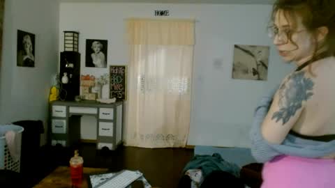 BombshellBaeby online show from June 18, 6:48 am