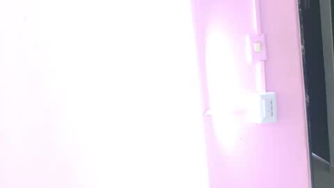 bonieklent online show from November 18, 4:13 am