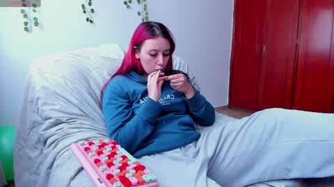 Snapshot of bonnie_moon_ chatting on January 31, 5:32 pm Bonnie Help me reach 500 likes online show from January 31, 5:32 pm
