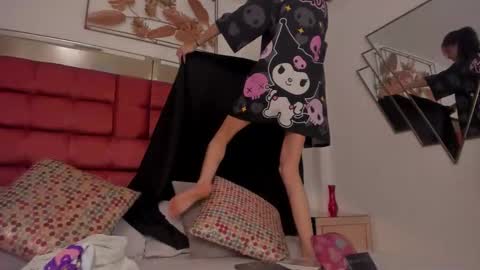 Snapshot of bonniecute_ chatting on October 18, 12:14 am online show from October 18, 12:14 am