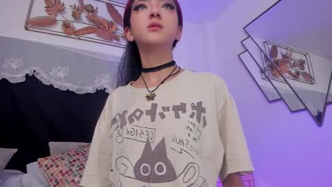 Snapshot of bonniecute_ chatting on October 15, 12:35 am online show from October 15, 12:35 am