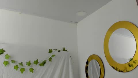 Snapshot of bonniecute_ chatting on January 18, 12:04 pm online show from January 18, 12:04 pm