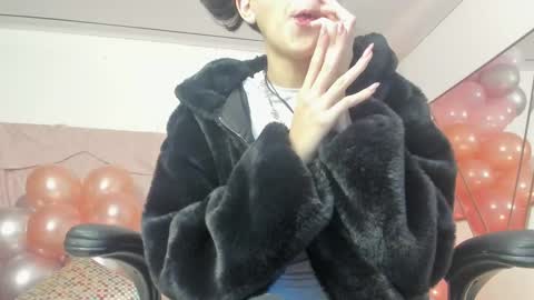 Snapshot of bonniecute_ chatting on March 12, 11:31 am online show from March 12, 11:31 am