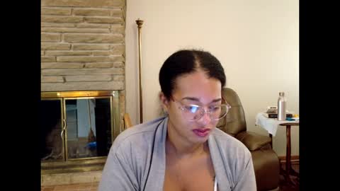 Snapshot of bonvivantb chatting on October 16, 1:36 pm Queen Bon Vivantt online show from October 16, 1:36 pm
