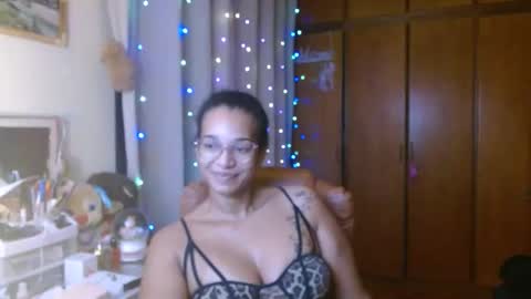 Snapshot of bonvivantb chatting on January 20, 2:43 am Queen Bon Vivantt online show from January 20, 2:43 am
