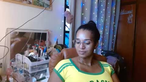 Snapshot of bonvivantb chatting on February 5, 10:22 pm Queen Bon Vivantt online show from February 5, 10:22 pm
