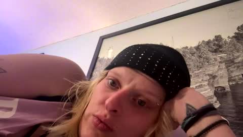 boobookittyfuxx online show from April 13, 7:53 am