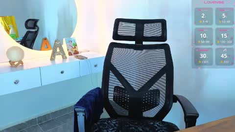 Im Annie online show from March 26, 4:53 pm