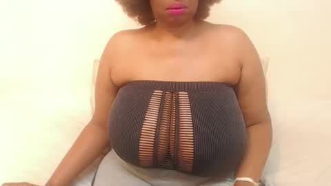 Snapshot of boobyqueen24 chatting on February 17, 10:40 am boobyqueen online show from February 17, 10:40 am