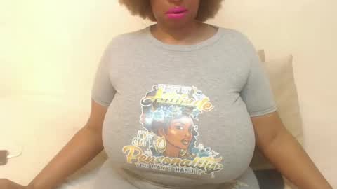 Snapshot of boobyqueen24 chatting on February 18, 1:22 pm boobyqueen online show from February 18, 1:22 pm