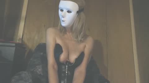 Snapshot of bored_housewife1985 chatting on December 26, 11:21 am bored_housewife1985 online show from December 26, 11:21 am