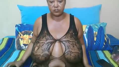 bouncingboobsxx online show from April 5, 10:03 am