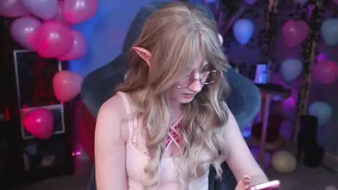 Snapshot of brandy_queen chatting on February 14, 5:14 pm Aurorabut ur dad just calls me Rory online show from February 14, 5:14 pm