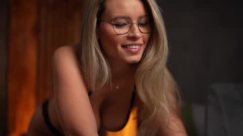 Snapshot of brandywhite chatting on February 8, 4:47 am Alex online show from February 8, 4:47 am