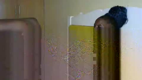 Snapshot of brat_bubble chatting on January 18, 8:51 pm brat_bubble online show from January 18, 8:51 pm