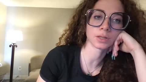 Snapshot of brattyprincess888 chatting on October 18, 10:33 pm Bratty Fit Girl online show from October 18, 10:33 pm
