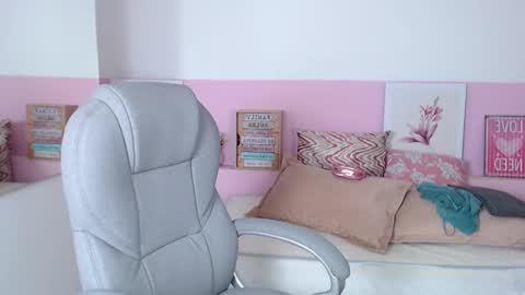 Snapshot of brendathompson_ chatting on February 22, 12:08 pm Brenda online show from February 22, 12:08 pm