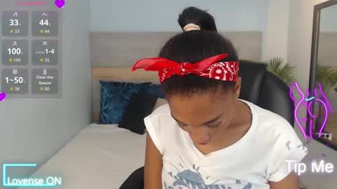 Snapshot of brendathompson_ chatting on October 15, 3:09 am Brenda online show from October 15, 3:09 am