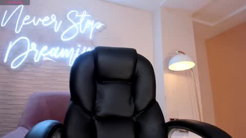 Snapshot of brennawalker chatting on January 23, 3:37 am Brenna Walker IG 4lexandracasas online show from January 23, 3:37 am