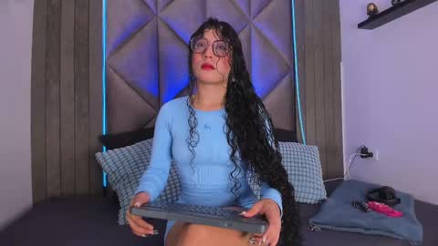 Snapshot of briaconner_ chatting on September 23, 2:32 am B R I A online show from September 23, 2:32 am