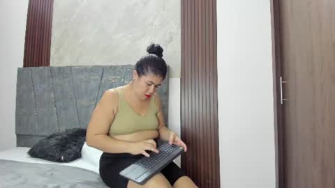 brianna_smithx online show from July 29, 10:26 am