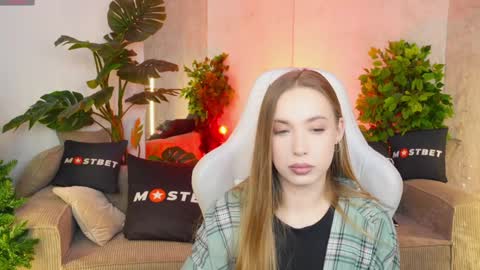 Snapshot of bright_diamonds_054 chatting on December 14, 12:12 pm Diamonds Girls online show from December 14, 12:12 pm