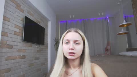 Snapshot of brightrays__ chatting on February 3, 5:40 am Amina Adelina online show from February 3, 5:40 am