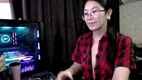 Aisha online show from February 4, 7:29 am