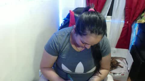Snapshot of britannysexxy chatting on January 22, 2:04 am scarleth follow mee 3 kis online show from January 22, 2:04 am