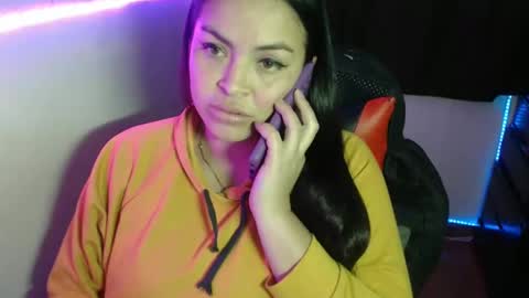 Snapshot of britannysexxy chatting on March 10, 12:29 am scarleth follow mee 3 kis online show from March 10, 12:29 am