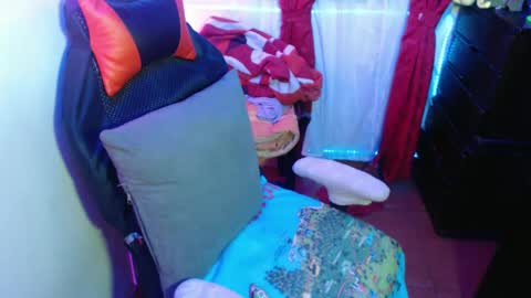 Snapshot of britannysexxy chatting on February 9, 12:51 am scarleth follow mee 3 kis online show from February 9, 12:51 am