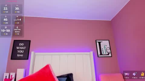 Snapshot of britanymooree chatting on October 14, 11:07 pm Britany online show from October 14, 11:07 pm