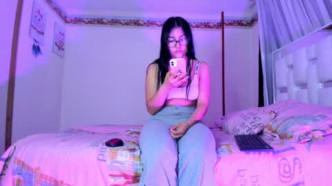 Snapshot of britanyrousee chatting on February 8, 7:16 pm Emily online show from February 8, 7:16 pm