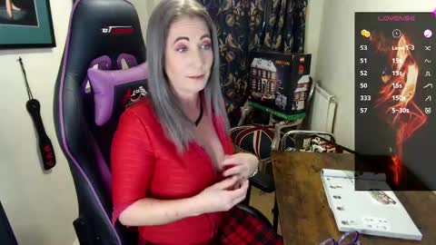 Snapshot of britishladya chatting on December 2, 7:25 pm Lady Annabelle Montgomery online show from December 2, 7:25 pm