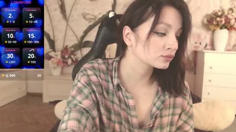 Snapshot of britneybarker chatting on October 5, 2:05 am britneybarker online show from October 5, 2:05 am