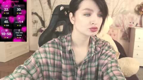 Snapshot of britneybarker chatting on October 6, 2:39 am britneybarker online show from October 6, 2:39 am